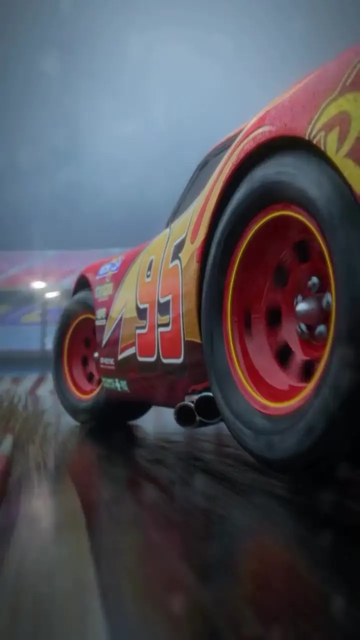 Lightning McQueen Racing Action 4K Live Wallpaper