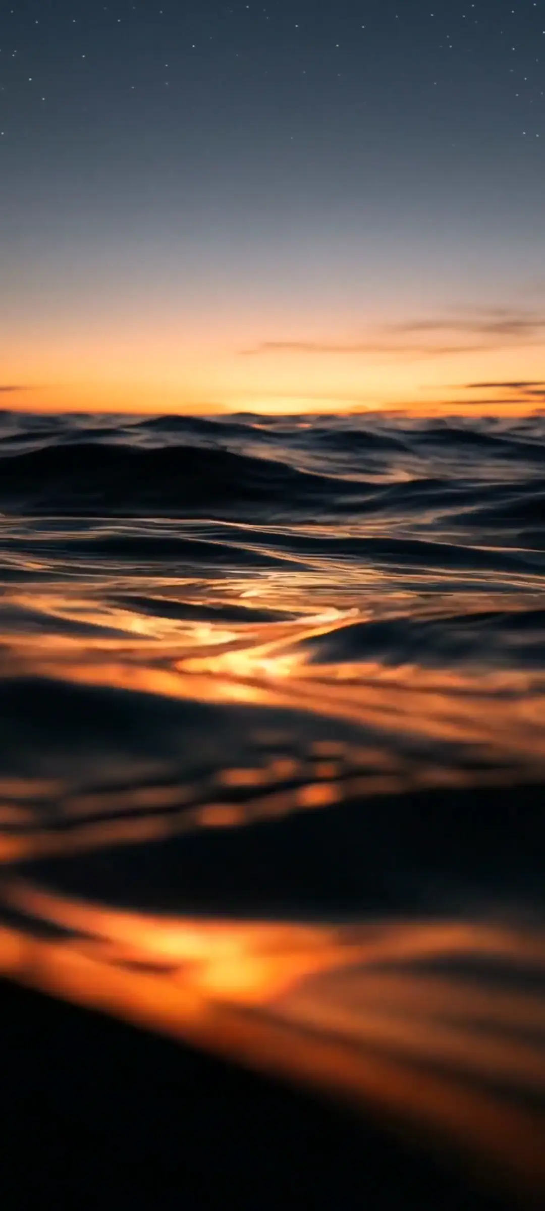 Dark Ocean Waves at Sunset 4K Live Wallpaper