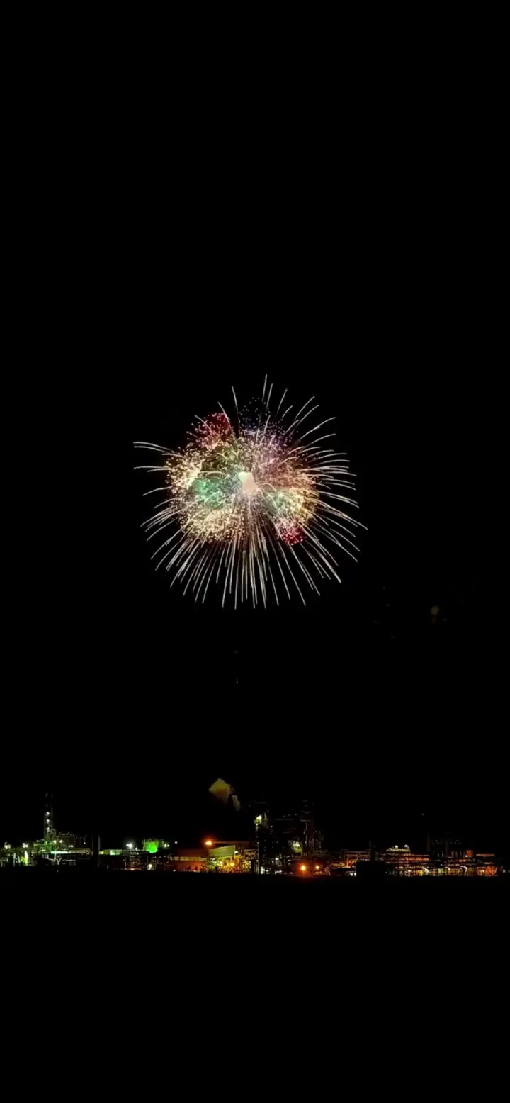 4K Fireworks Celebration Over City Night Sky Wallpaper