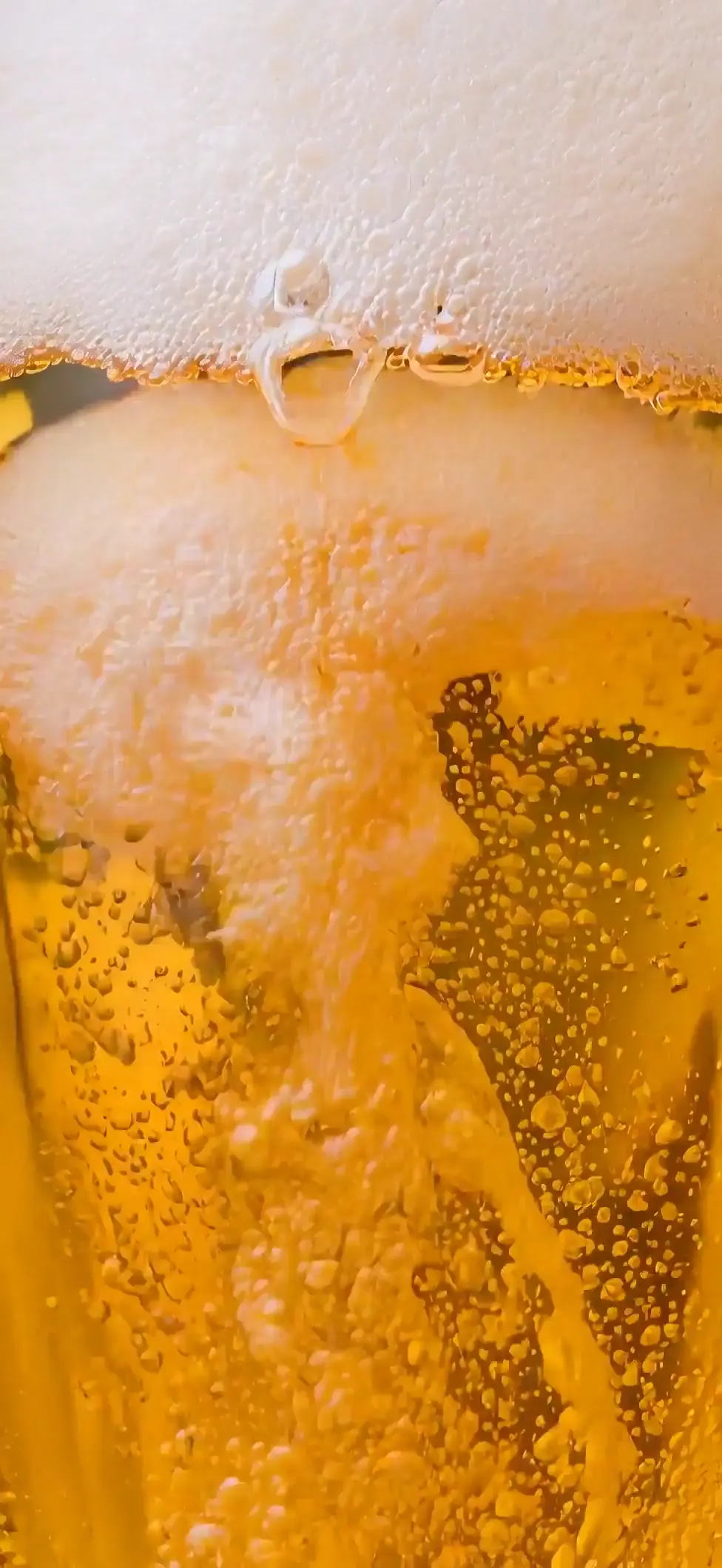 Golden Beer Foam and Bubbles 4K Live Wallpaper